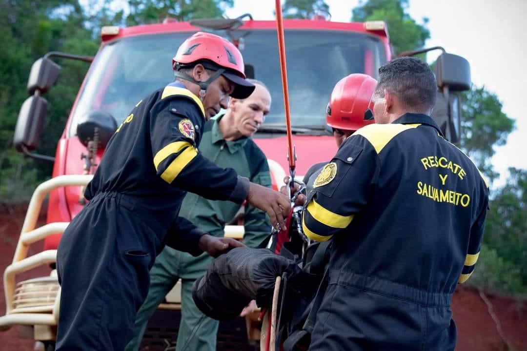 Rescatan a diez personas atrapadas en el río Cayo Guam en Moa